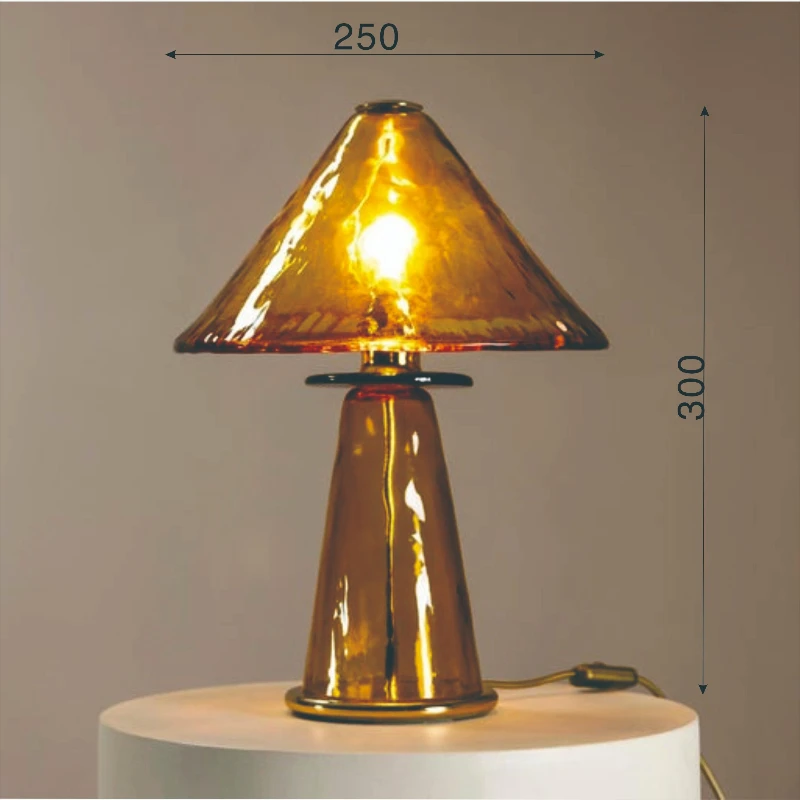 YANKE Стеклянная настольная лампа
YANKE Стеклянная настольная лампа