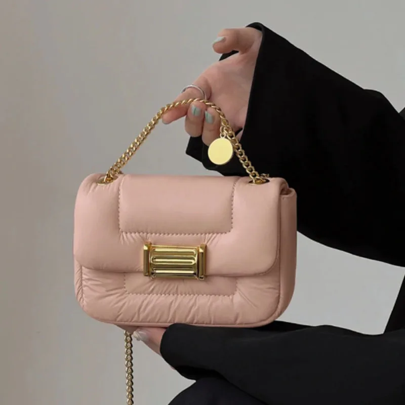 Маленькая женская сумка, новинка 2022, Высококачественная Портативная сумка-мессенджер на пуговицах, женская сумка в складку
Маленькая женская сумка, новинка 2022, Высококачественная Портативная сумка-мессенджер на пуговицах, женская сумка в складку