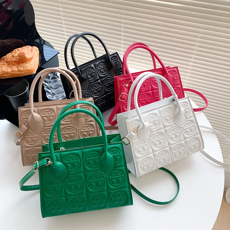 2022 Autumn New All-Match Small Square Bag Fashion Texture One-Shoulder Ladies High-Quality Oblique Bag Handbag
2022 Autumn New All-Match Small Square Bag Fashion Texture One-Shoulder Ladies High-Quality Oblique Bag Handbag