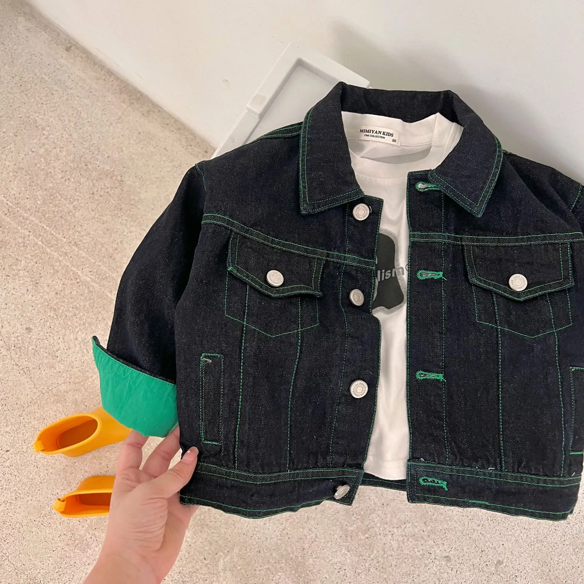 Children's Denim Jacket 2022 Autumn New Boys Girls Single-Breasted Baby Stitching Coat Trend
Children's Denim Jacket 2022 Autumn New Boys Girls Single-Breasted Baby Stitching Coat Trend