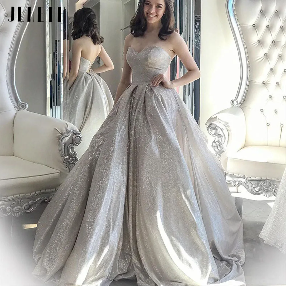 JEHETH Silver Glitter Strapless Evening Dresses Elegant Sweetheart Lace-up Backless Prom Ball Gown Floor Length robes de soirée
JEHETH Silver Glitter Strapless Evening Dresses Elegant Sweetheart Lace-up Backless Prom Ball Gown Floor Length robes de soirée