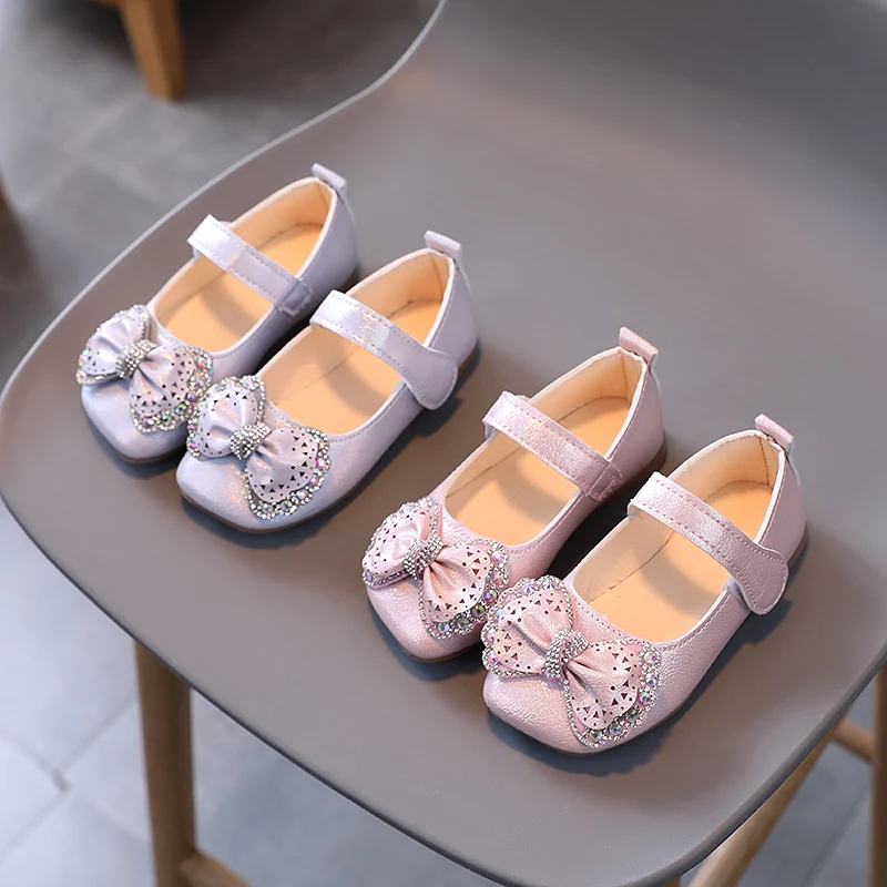 Модные милые кожаные туфли принцессы для маленьких девочек розовые повседневные туфли со стразами детская Свадебная обувь с крючком и петл...
Модные милые кожаные туфли принцессы для маленьких девочек розовые повседневные туфли со стразами детская Свадебная обувь с крючком и петл...
