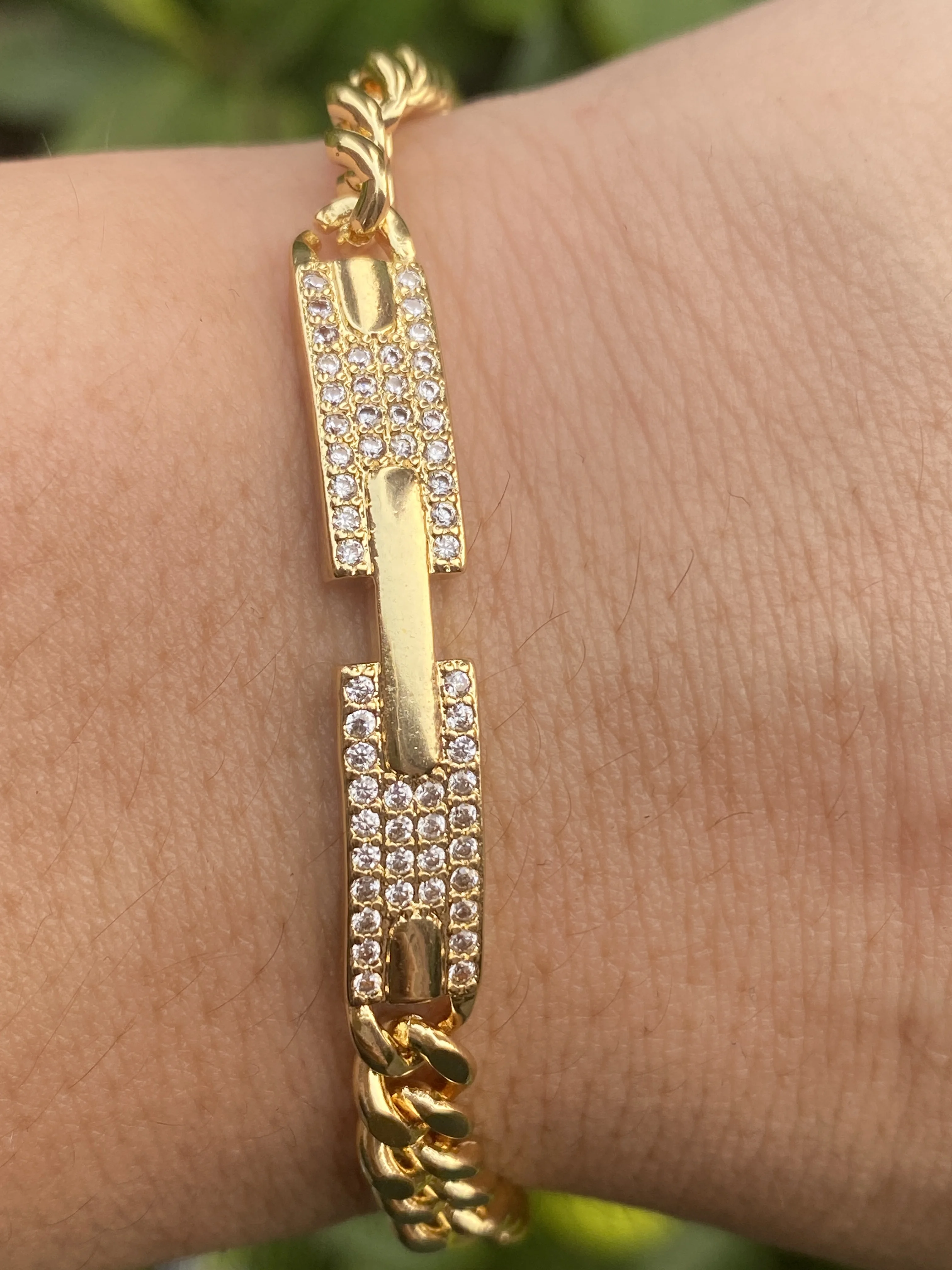 7 Inches Men's Solid Brass Cuban Link Micro Pave CZ Charm Statement Bracelet for Women
7 Inches Men's Solid Brass Cuban Link Micro Pave CZ Charm Statement Bracelet for Women