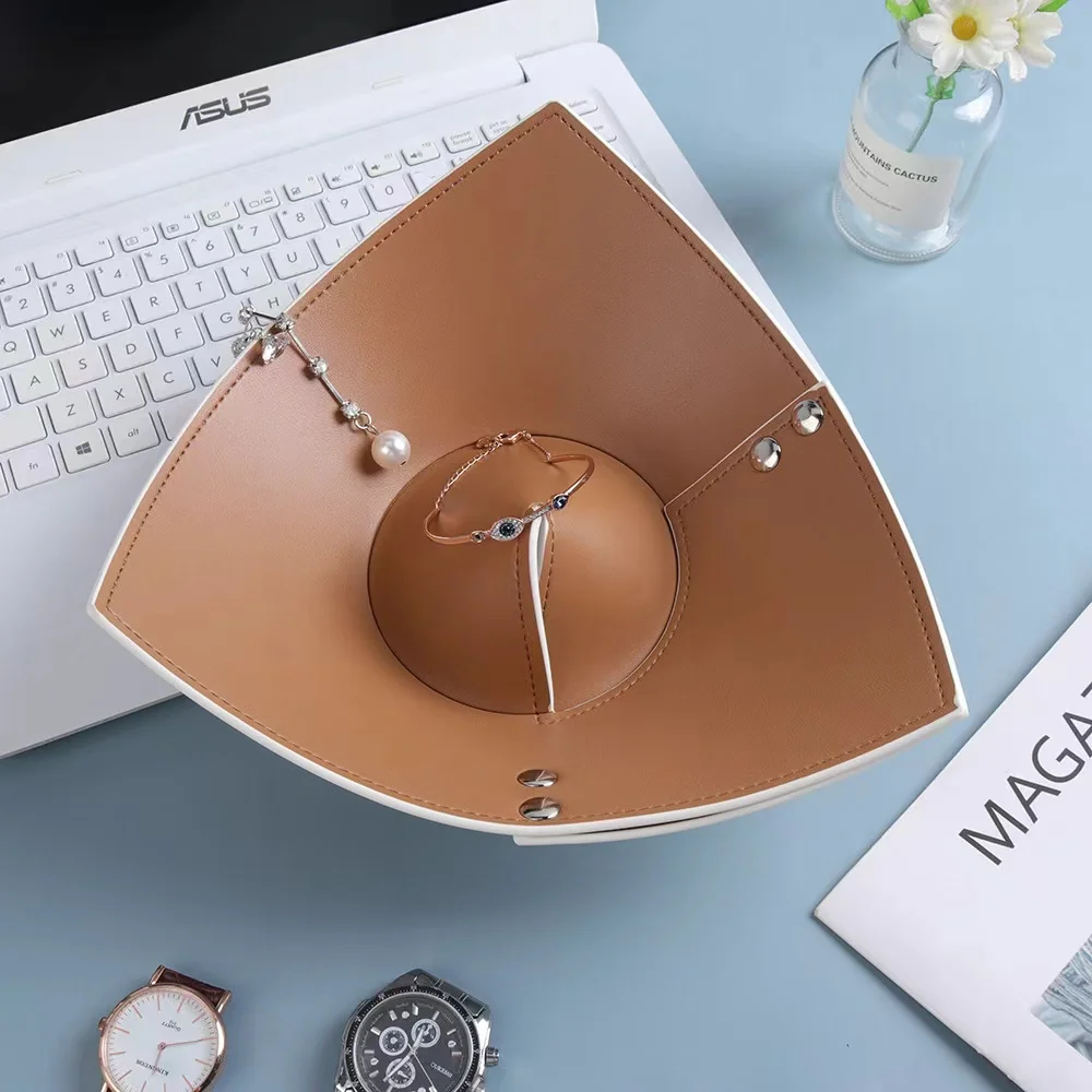 Cosmetic Jewelry storage tray PU triangular tray Display Plate Necklace Ring Earrings Display desktop porch key Storage tray
Cosmetic Jewelry storage tray PU triangular tray Display Plate Necklace Ring Earrings Display desktop porch key Storage tray
