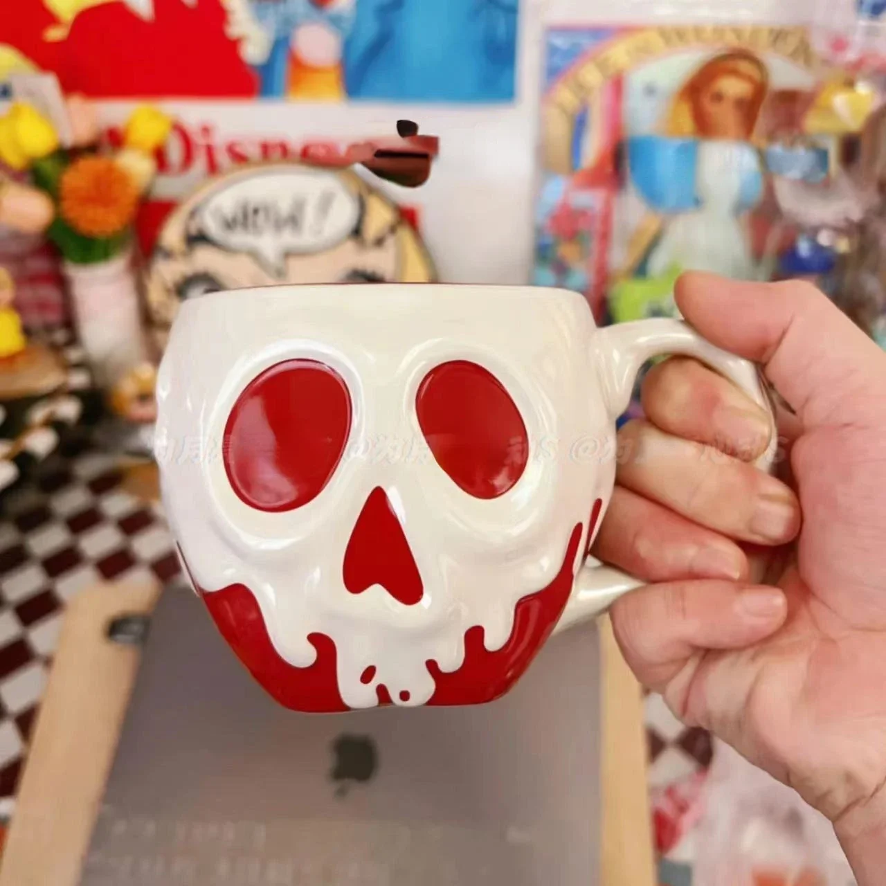 Red Poisonous Apple Skull Mug Ceramic Cup Anime Cartoon New Fruit Water Cup Large Capacity Creative High Beauty Halloween Gift
Red Poisonous Apple Skull Mug Ceramic Cup Anime Cartoon New Fruit Water Cup Large Capacity Creative High Beauty Halloween Gift