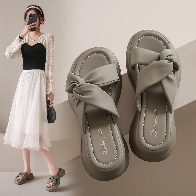 Cross Strap Slippers Women 2023 Outer Wear Summer Fashion Muffin Thick Bottom One Word Beach Shoes Wedge Slippers
Cross Strap Slippers Women 2023 Outer Wear Summer Fashion Muffin Thick Bottom One Word Beach Shoes Wedge Slippers