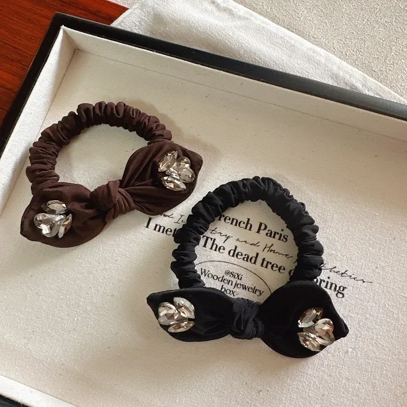 Женские резинки для волос в Корейском стиле, изящные аксессуары для волос с искусственными кроличьими ушками и милыми бантиками для девочек, модные аксессуары для волос
Женские резинки для волос в Корейском стиле, изящные аксессуары для волос с искусственными кроличьими ушками и милыми бантиками для девочек, модные аксессуары для волос