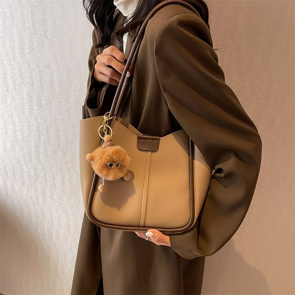 AFKOMST 2023 New Trendy Women Bag - Korean-style Vintage Large Capacity School/Commute Single-shoulder Bag Fashionable Tote Bag 
AFKOMST 2023 New Trendy Women Bag - Korean-style Vintage Large Capacity School/Commute Single-shoulder Bag Fashionable Tote Bag