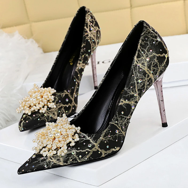 Shoes Pearl Flowers Woman Pumps Rhinestone High Heels 2022 New Luxurious Women Heels Stiletto Large Size Ladies Pumps
Shoes Pearl Flowers Woman Pumps Rhinestone High Heels 2022 New Luxurious Women Heels Stiletto Large Size Ladies Pumps