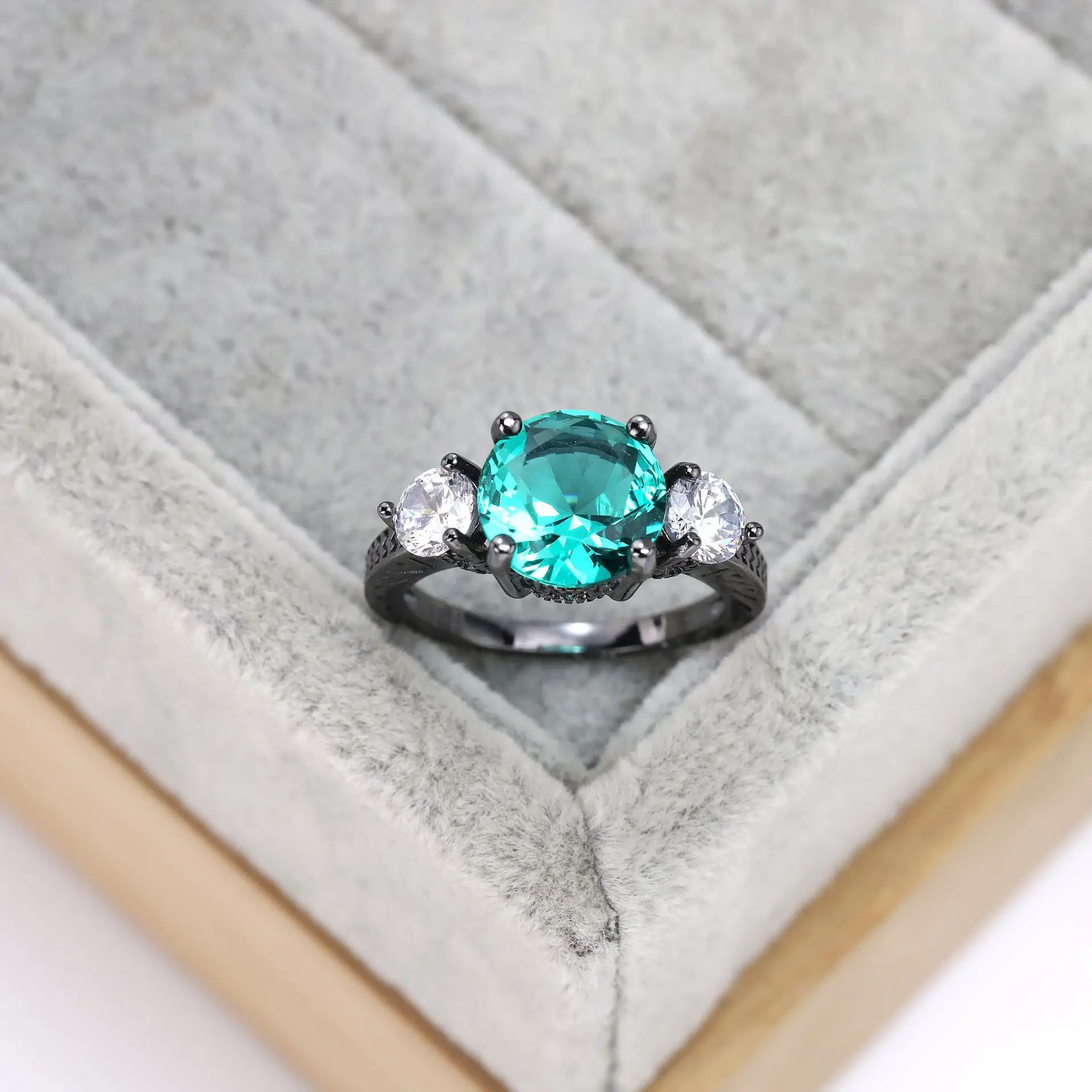 New S925 Sterling Silver Plated Gun Black Diamond Ring Simple Fashion Round Emerald Ring for Women
New S925 Sterling Silver Plated Gun Black Diamond Ring Simple Fashion Round Emerald Ring for Women
