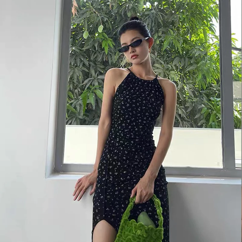 Женское платье-трапеция без рукавов, с цветочным принтом
Женское платье-трапеция без рукавов, с цветочным принтом