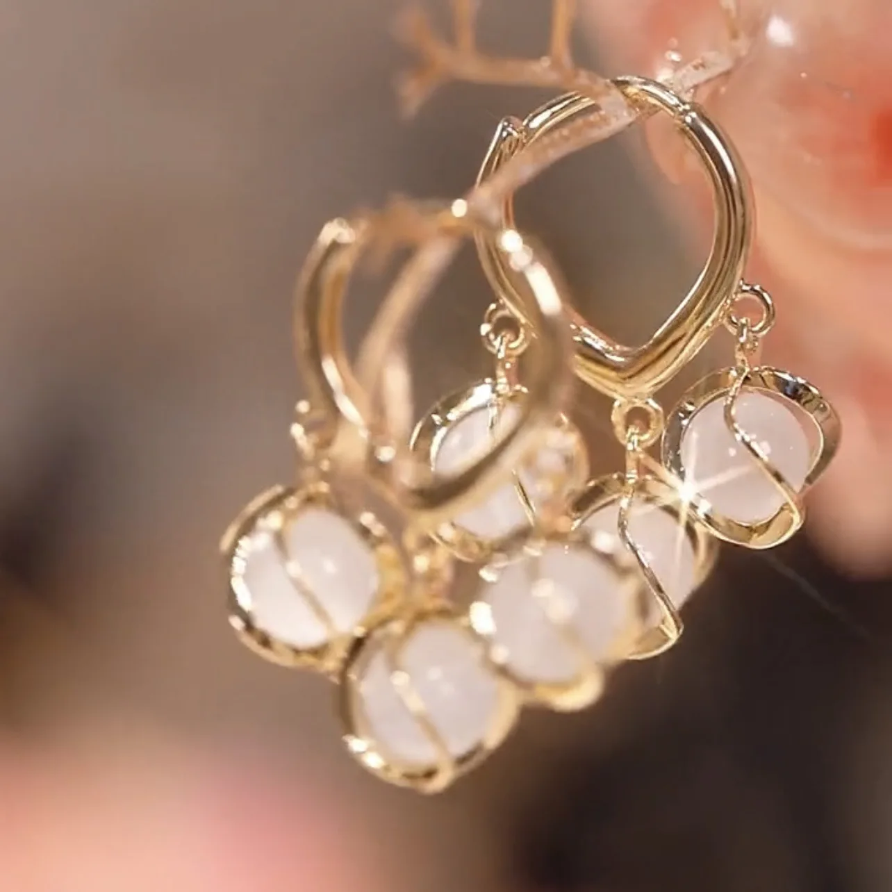 Vintage Charmming Korean Fashion Bell Orchid Earrings For Women Personalized Design Prevent Allergy Gold Hoop Earrings
Vintage Charmming Korean Fashion Bell Orchid Earrings For Women Personalized Design Prevent Allergy Gold Hoop Earrings