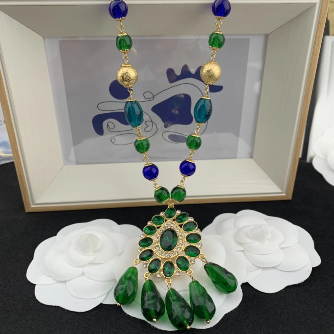 2022 new geometric diamond earring temperament with niche design earrings high-grade sense earrings female accessories
2022 new geometric diamond earring temperament with niche design earrings high-grade sense earrings female accessories