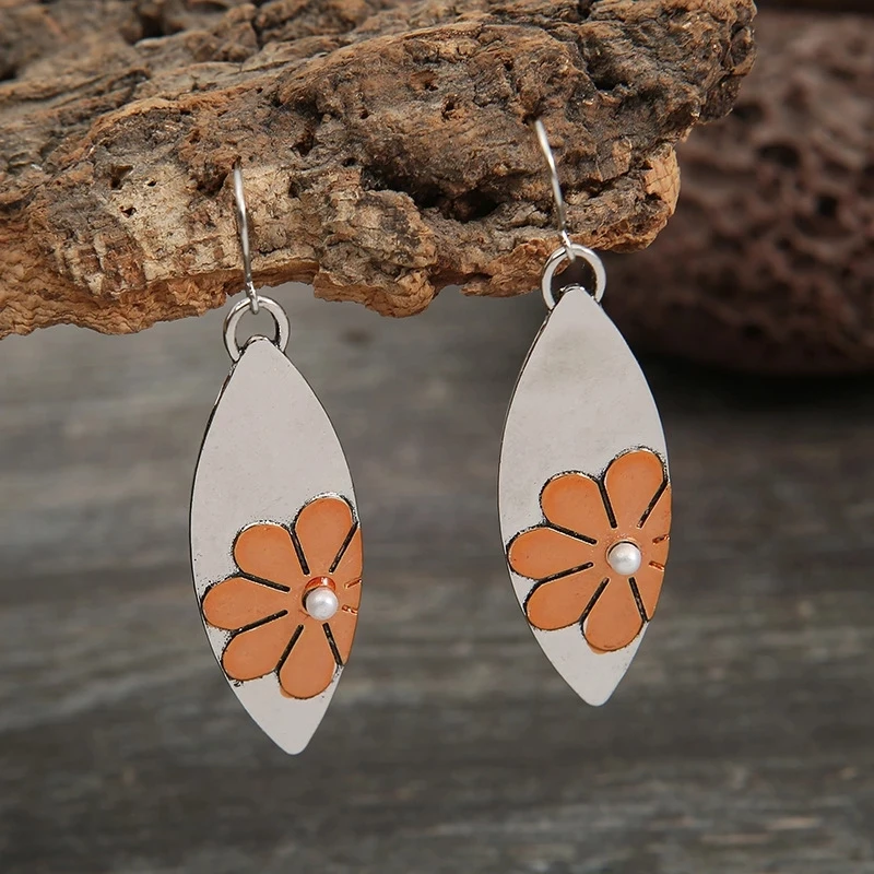 Unique Creative Leaf Round Faux Pearl Earrings Show Women's Charm Classic Two Tone Metal Drop Flower Long Earrings
Unique Creative Leaf Round Faux Pearl Earrings Show Women's Charm Classic Two Tone Metal Drop Flower Long Earrings