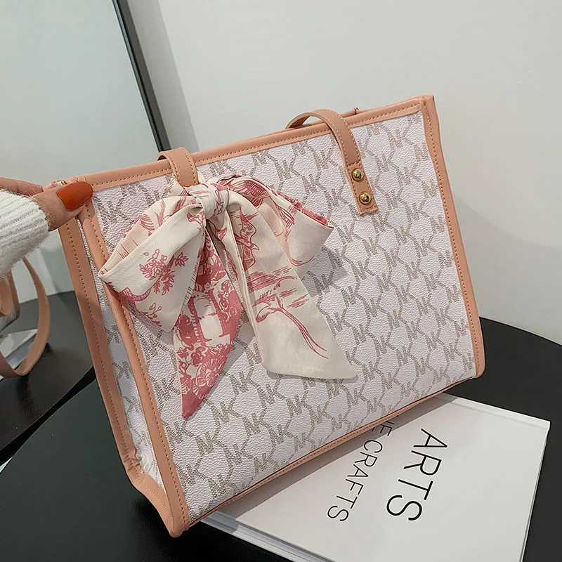 Luxury design women's tote bag PU shoulder bag large capacity messenger bag broadband women's ribbon printed handbag
Luxury design women's tote bag PU shoulder bag large capacity messenger bag broadband women's ribbon printed handbag