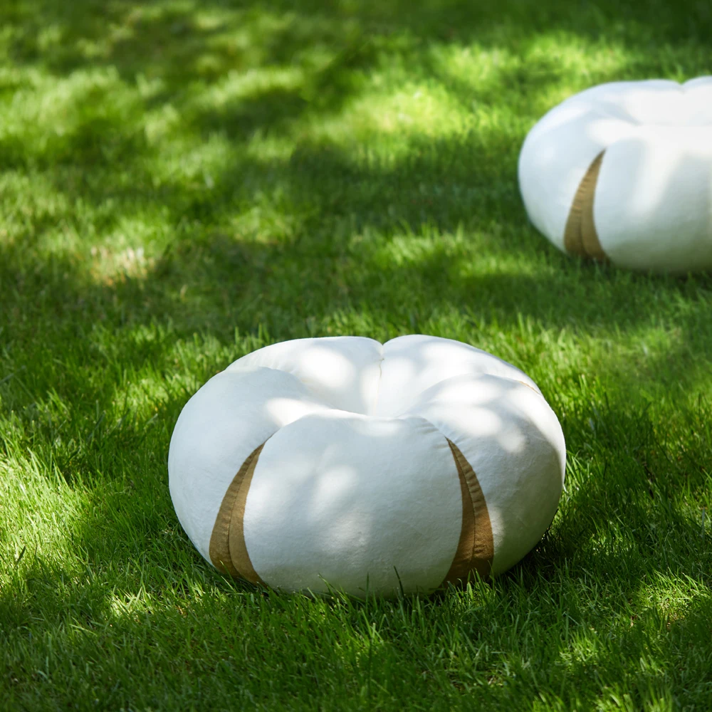 Cotton Cushion Waist Cushion Pillow Autumn and Winter round Futon Stool Years Old Winter Series
Cotton Cushion Waist Cushion Pillow Autumn and Winter round Futon Stool Years Old Winter Series