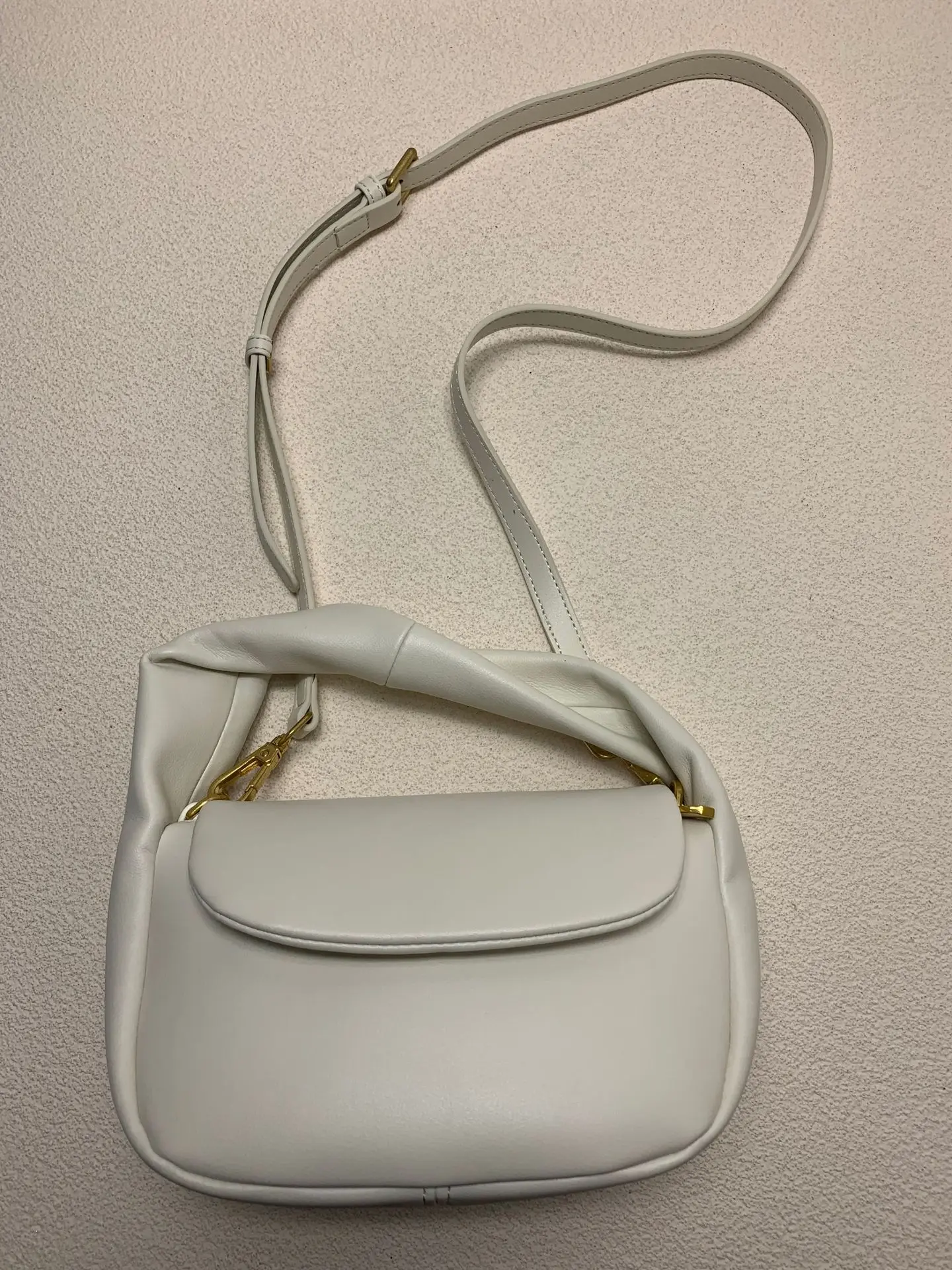 2022 New Cowhide Small Square Bag Women's Single Shoulder Messenger Handbag Underarm Bag High Quality Women's Bag
2022 New Cowhide Small Square Bag Women's Single Shoulder Messenger Handbag Underarm Bag High Quality Women's Bag