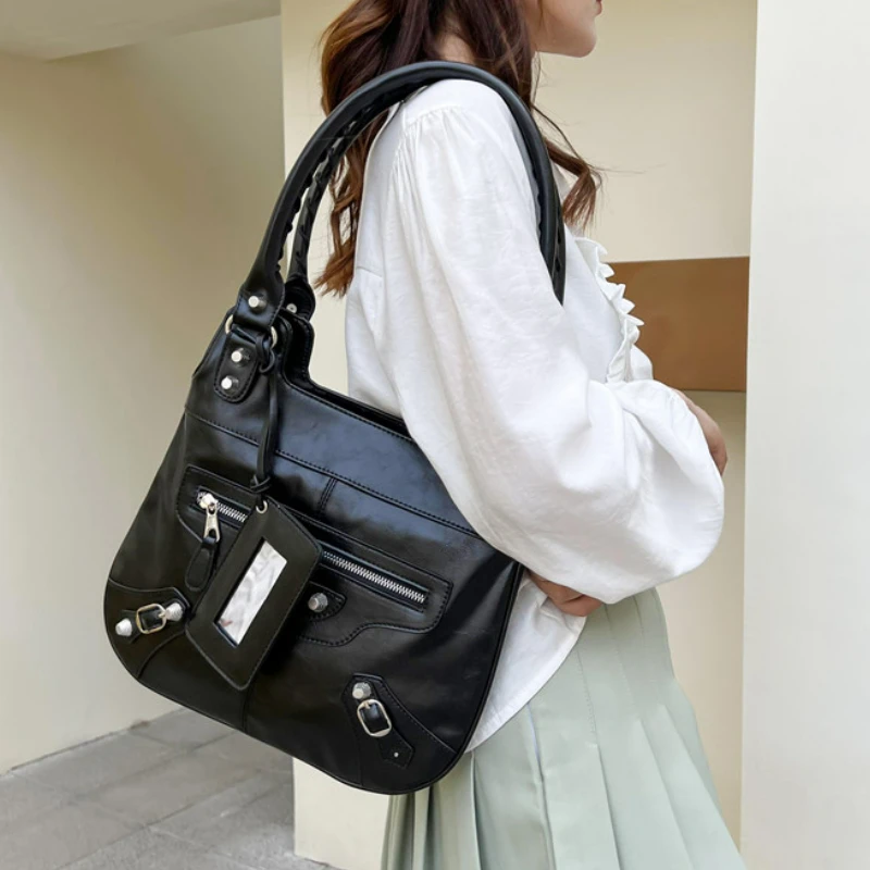 2022 Messenger Bags Ladies Shoulder Bags Rivet Handbag Female Crossbody PU Leather European Luxury Motorcycle Bag for Women
2022 Messenger Bags Ladies Shoulder Bags Rivet Handbag Female Crossbody PU Leather European Luxury Motorcycle Bag for Women