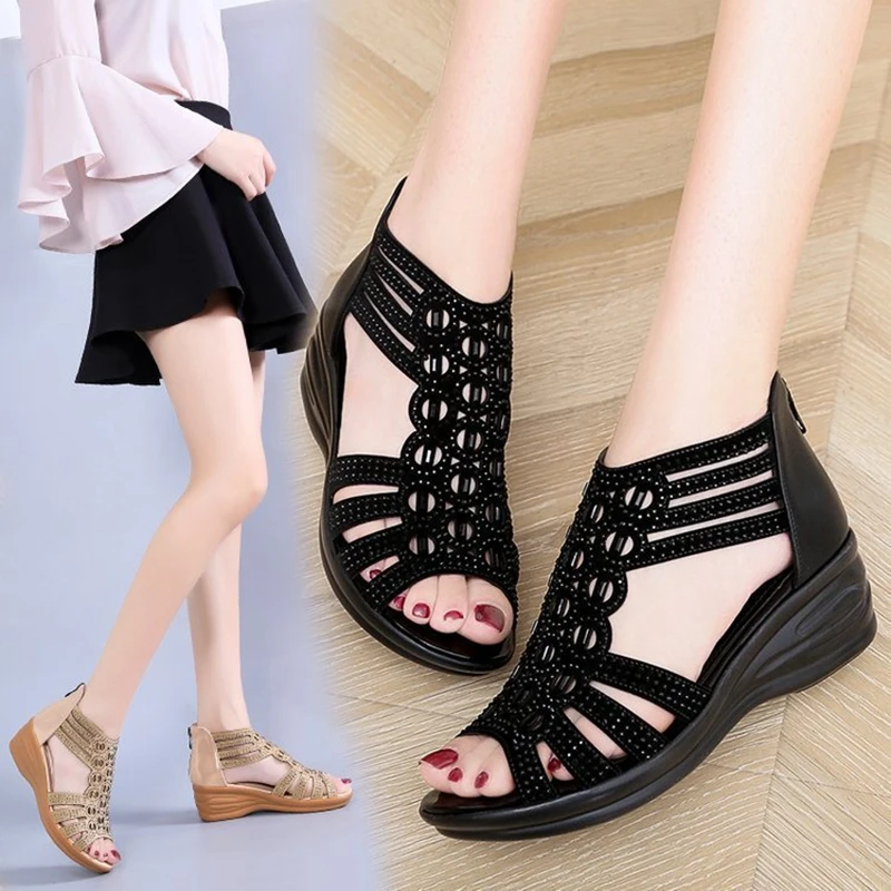 2023 New Fashion Summer Soft Leather Zipper Roman Sandals Shoes Mother Comfort Wedge Black Sandals Ladies Hollow Out Sandals
2023 New Fashion Summer Soft Leather Zipper Roman Sandals Shoes Mother Comfort Wedge Black Sandals Ladies Hollow Out Sandals