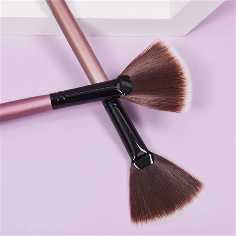 1pcs Brown Scalloped Highlight Brush Professional Makeup Brush Wooden Handle Semicircle Blush Multi-functional Makeup Tool
1pcs Brown Scalloped Highlight Brush Professional Makeup Brush Wooden Handle Semicircle Blush Multi-functional Makeup Tool
