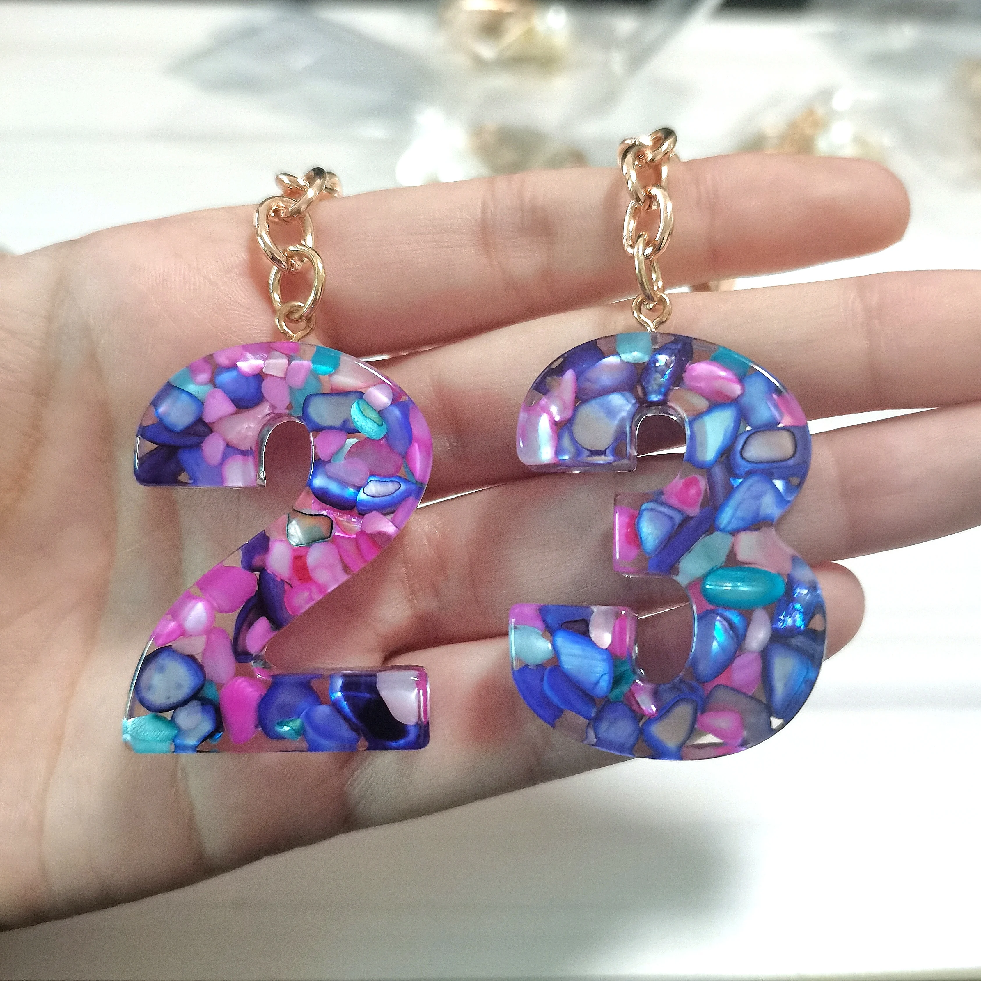 Creative Purple Digital Resin Keychain Stone Filled Arabic Number Key Rings Bag Pendant Ornament Birthday DIY Gifts Accessories
Creative Purple Digital Resin Keychain Stone Filled Arabic Number Key Rings Bag Pendant Ornament Birthday DIY Gifts Accessories