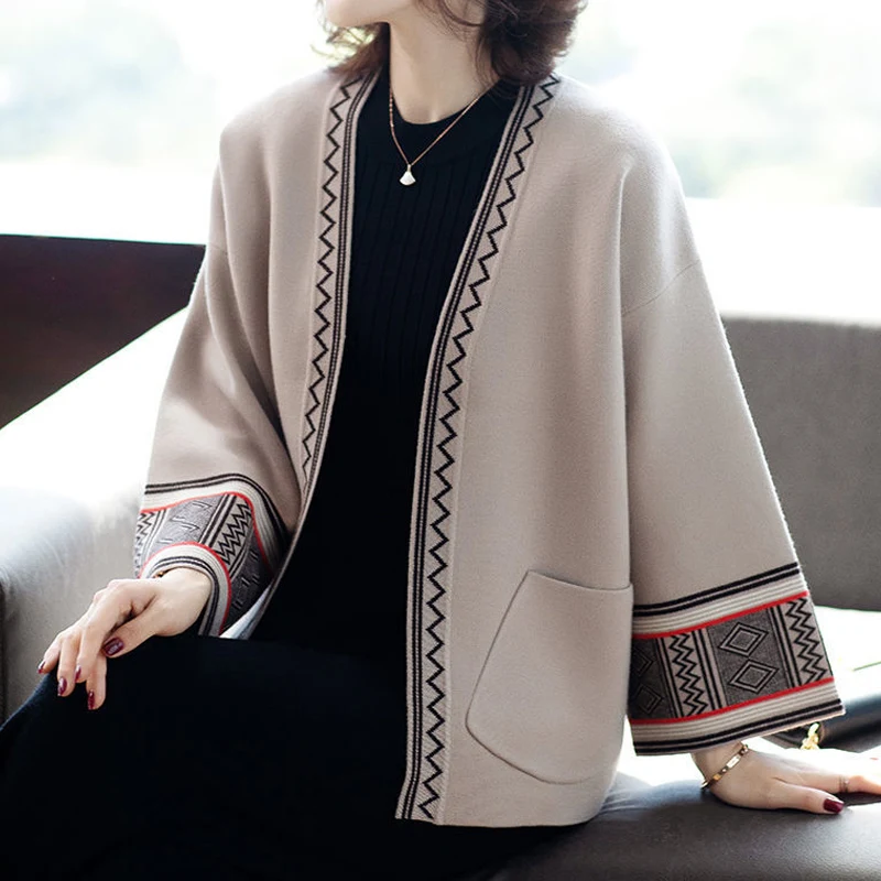 Свитер женский однотонный свободного покроя, элегантный кардиган в винтажном стиле, с длинными рукавами и карманами, удобная одежда в прост... 
Свитер женский однотонный свободного покроя, элегантный кардиган в винтажном стиле, с длинными рукавами и карманами, удобная одежда в прост...