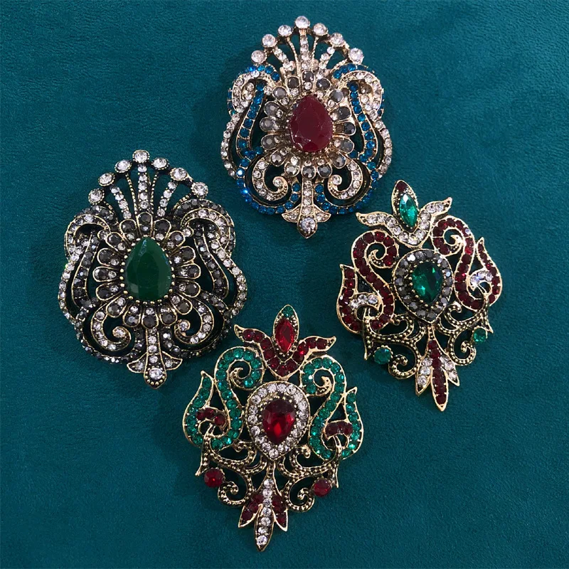 

Vintage Women Palace Design Crystal Brooches Pins Retro Baroque Lady Rhinestone Pendant Clothing Coat Jewelry Badges Pin Gift