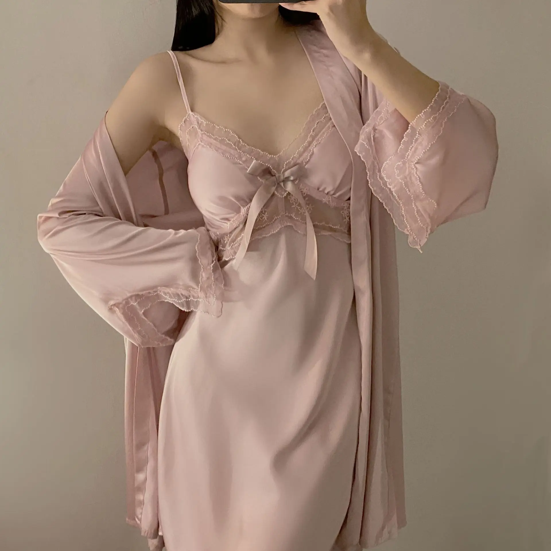 Sexy Lace Bow Applique Satin Robe Nightdress 2PCS Sleepwear Bride Birdesmaid Homewear Kimono Bathrobe Nightgown
Sexy Lace Bow Applique Satin Robe Nightdress 2PCS Sleepwear Bride Birdesmaid Homewear Kimono Bathrobe Nightgown