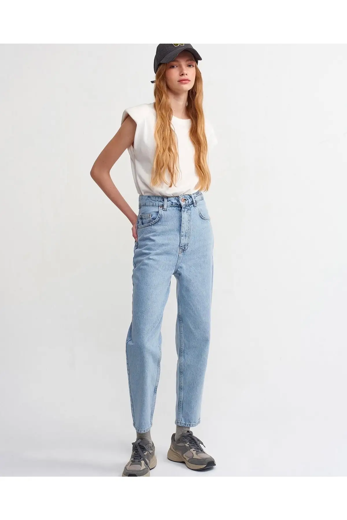 Women's Jean High Waist Trousers Full Length Straight Pant Streetwear Female Buttons Zipper Ladies
Women's Jean High Waist Trousers Full Length Straight Pant Streetwear Female Buttons Zipper Ladies