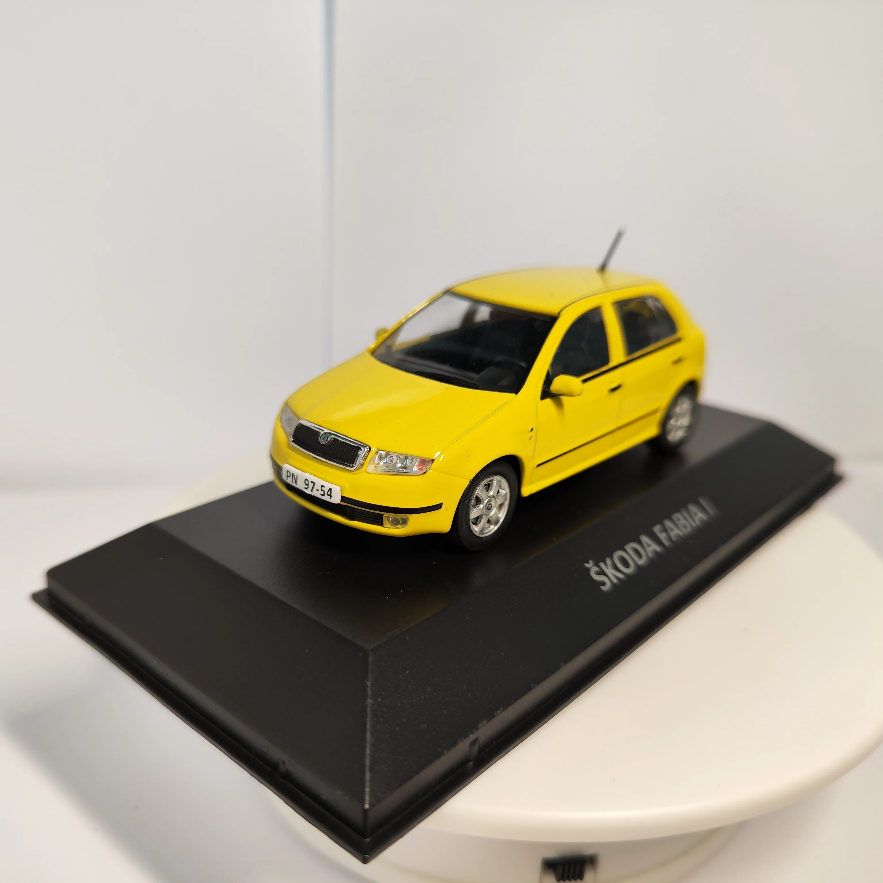Diecast 1:43 Scale SKODA FABIAI Alloy Simulation Classic Yellow Car Model Collectible Toy Gift Souvenir Display Ornaments
Diecast 1:43 Scale SKODA FABIAI Alloy Simulation Classic Yellow Car Model Collectible Toy Gift Souvenir Display Ornaments