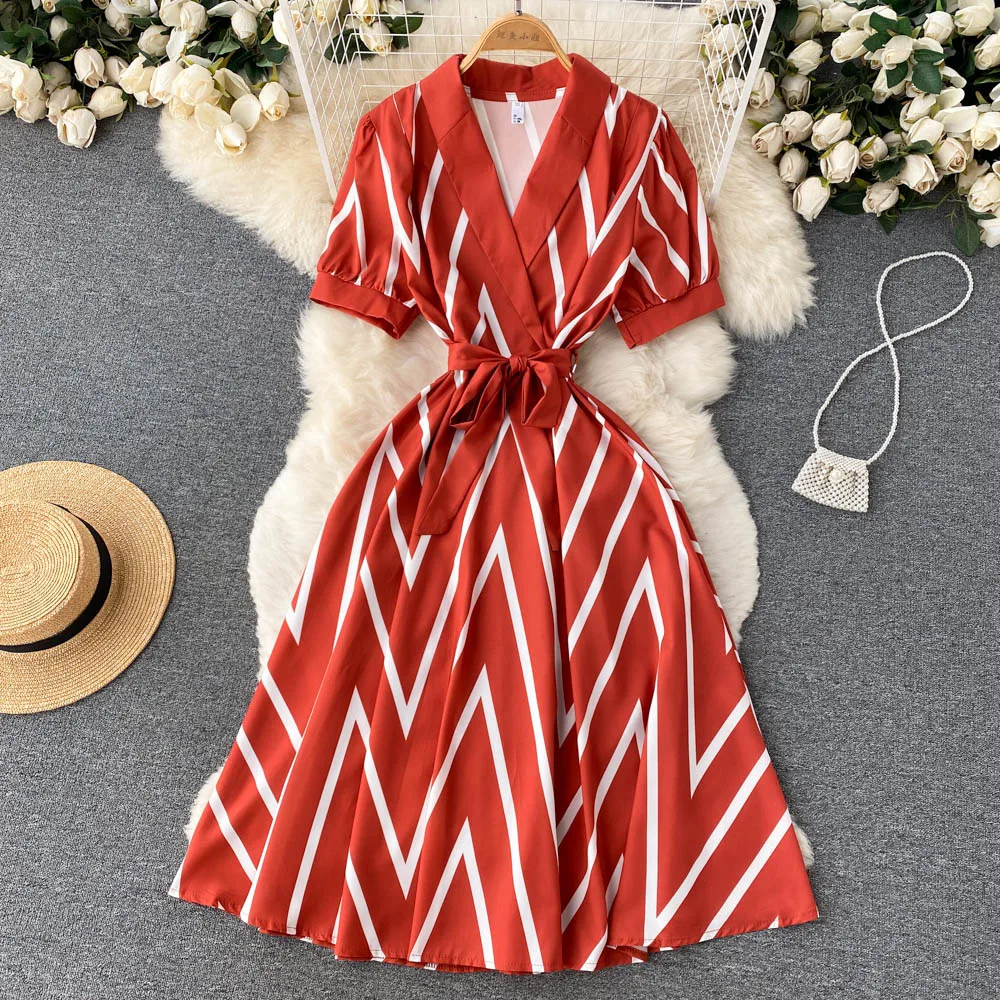 Light Familiar Style Waist and Thin Printing V-neck Dress Summer Women's French Short-sleeved Midi Dress
Light Familiar Style Waist and Thin Printing V-neck Dress Summer Women's French Short-sleeved Midi Dress