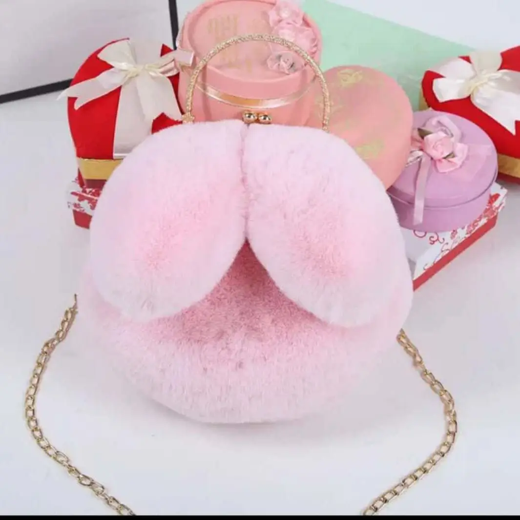 Pink Faux Fur Bag Women Winter Chains Rabbit Shaped Girls Princess Trendy Furry Plush Crossbody Bags Casual Soft Ins Girl Bag
Pink Faux Fur Bag Women Winter Chains Rabbit Shaped Girls Princess Trendy Furry Plush Crossbody Bags Casual Soft Ins Girl Bag