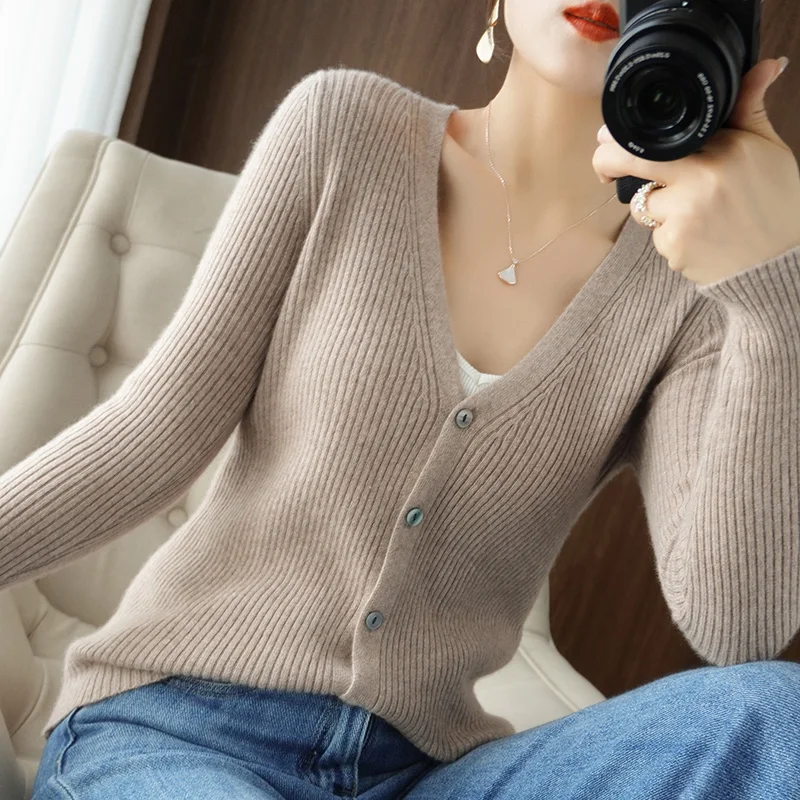 Autumn and winter new cashmere cardigan women V-neck outer wear short knitted bottoming shirt loose draw strip long-sleeved
Autumn and winter new cashmere cardigan women V-neck outer wear short knitted bottoming shirt loose draw strip long-sleeved