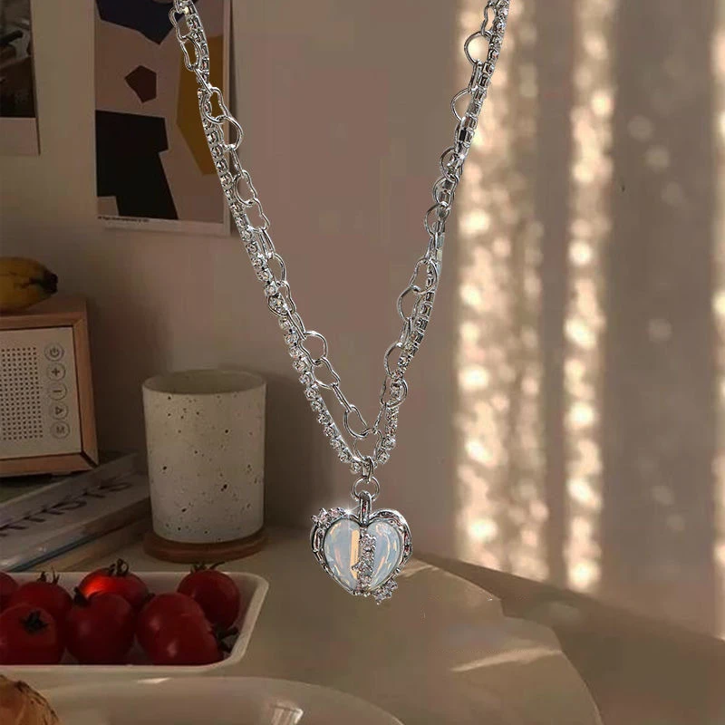 Elegant Split Love Flashing Zircon Necklace For Women Sweet Pink Heart Pendant Choker Party Wearing Accessories Jewelry Gifts
Elegant Split Love Flashing Zircon Necklace For Women Sweet Pink Heart Pendant Choker Party Wearing Accessories Jewelry Gifts
