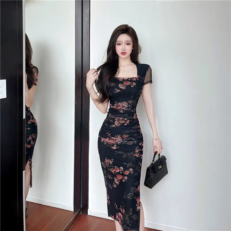 

Женское винтажное платье с цветочным принтом, черное Плиссированное Сетчатое платье средней длины с квадратным вырезом и принтом в виде цветков сливы