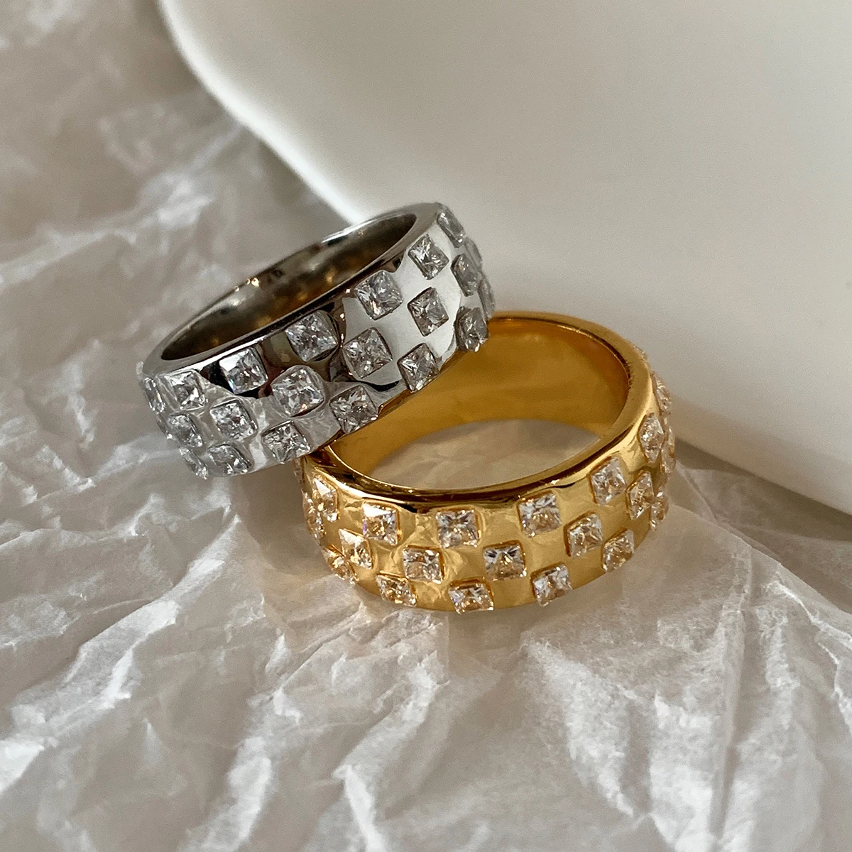 2022 Fashionable Texture Metal Wide Diamond Decorative Ring Personality Affordable Luxury Index Finger Ring Simple Ring
2022 Fashionable Texture Metal Wide Diamond Decorative Ring Personality Affordable Luxury Index Finger Ring Simple Ring