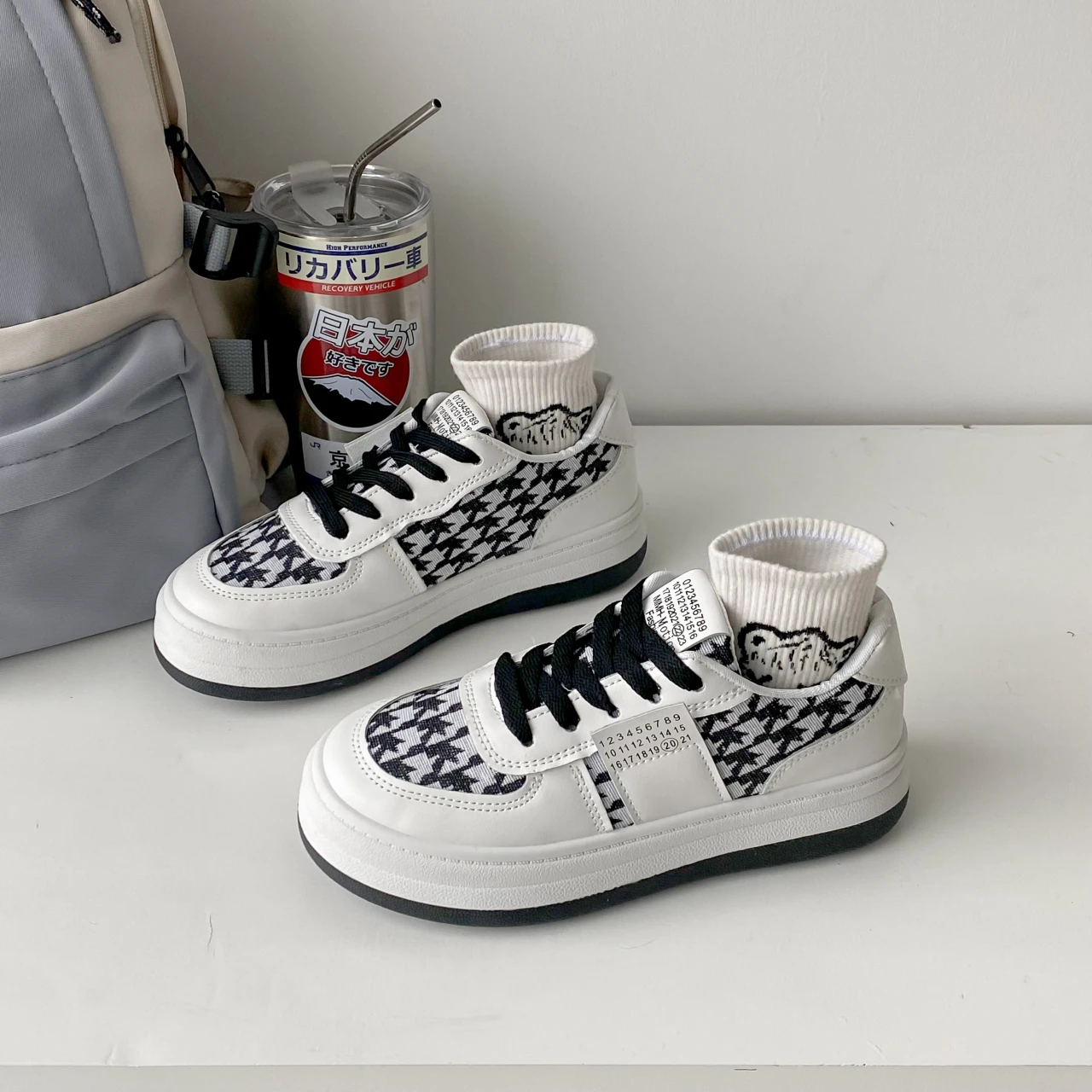 Женские кроссовки в шотландскую клетку, черные или белые кроссовки в стиле Харадзюку, парусиновая спортивная обувь для бега, 2023
Женские кроссовки в шотландскую клетку, черные или белые кроссовки в стиле Харадзюку, парусиновая спортивная обувь для бега, 2023