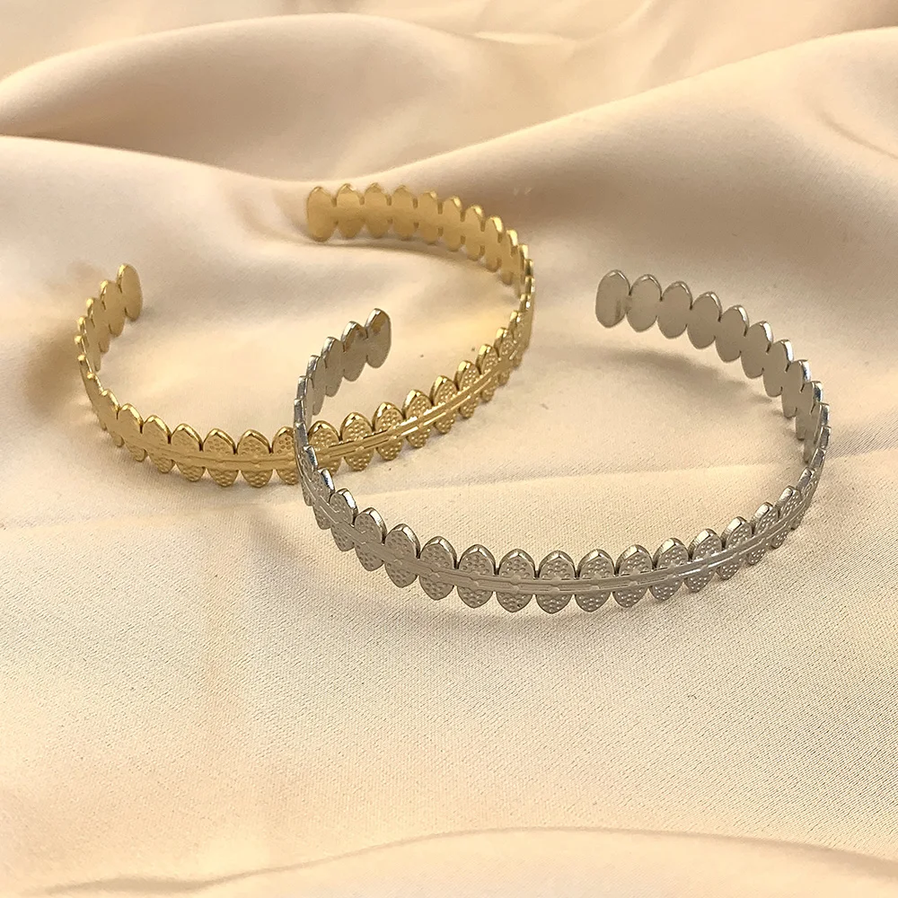 Vintage Fashion Women's Bracelet Stainless Steel Luxury Royal Jewelry Women Bangle New Original Design Accessories Free Shipping
Vintage Fashion Women's Bracelet Stainless Steel Luxury Royal Jewelry Women Bangle New Original Design Accessories Free Shipping