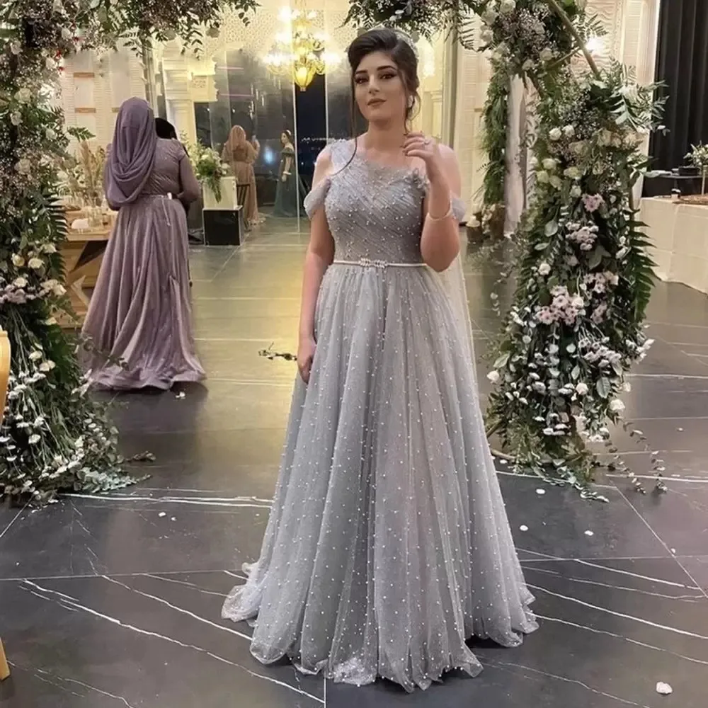 

Glamorous Grey Arabic Dubai Mother of The Bride Evening Prom Dresses One Shoulder A Line Pearls Night Party Gowns Ruffle robes d