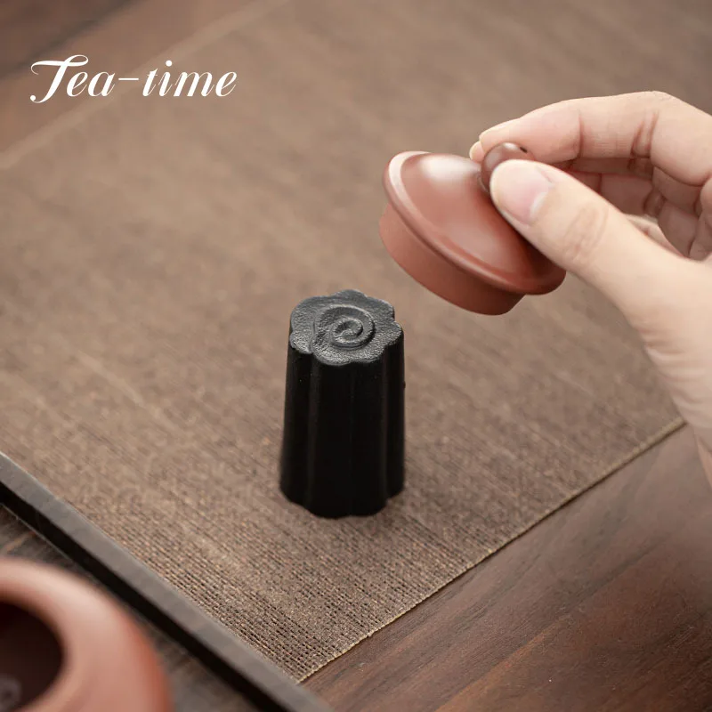 Ceramic Black Pottery Cover Purple Clay Pot Cover Holder Kung Fu Tea Utensils Tureen Decoration Teapot Lid Rest Pad Small Shelf
Ceramic Black Pottery Cover Purple Clay Pot Cover Holder Kung Fu Tea Utensils Tureen Decoration Teapot Lid Rest Pad Small Shelf