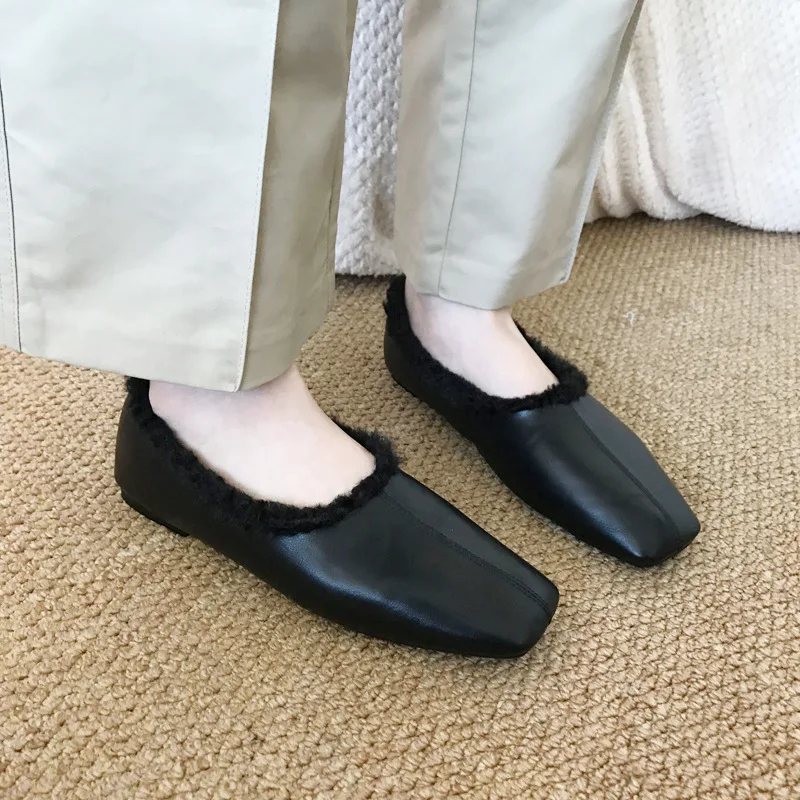 Бабушкины туфли женские универсальные повседневные кроссовки с квадратным носком осень 2022 Модные женские лоферы меховые на плоской подошве без застежек осенние моды-лодочки 
Бабушкины туфли женские универсальные повседневные кроссовки с квадратным носком осень 2022 Модные женские лоферы меховые на плоской подошве без застежек осенние моды-лодочки