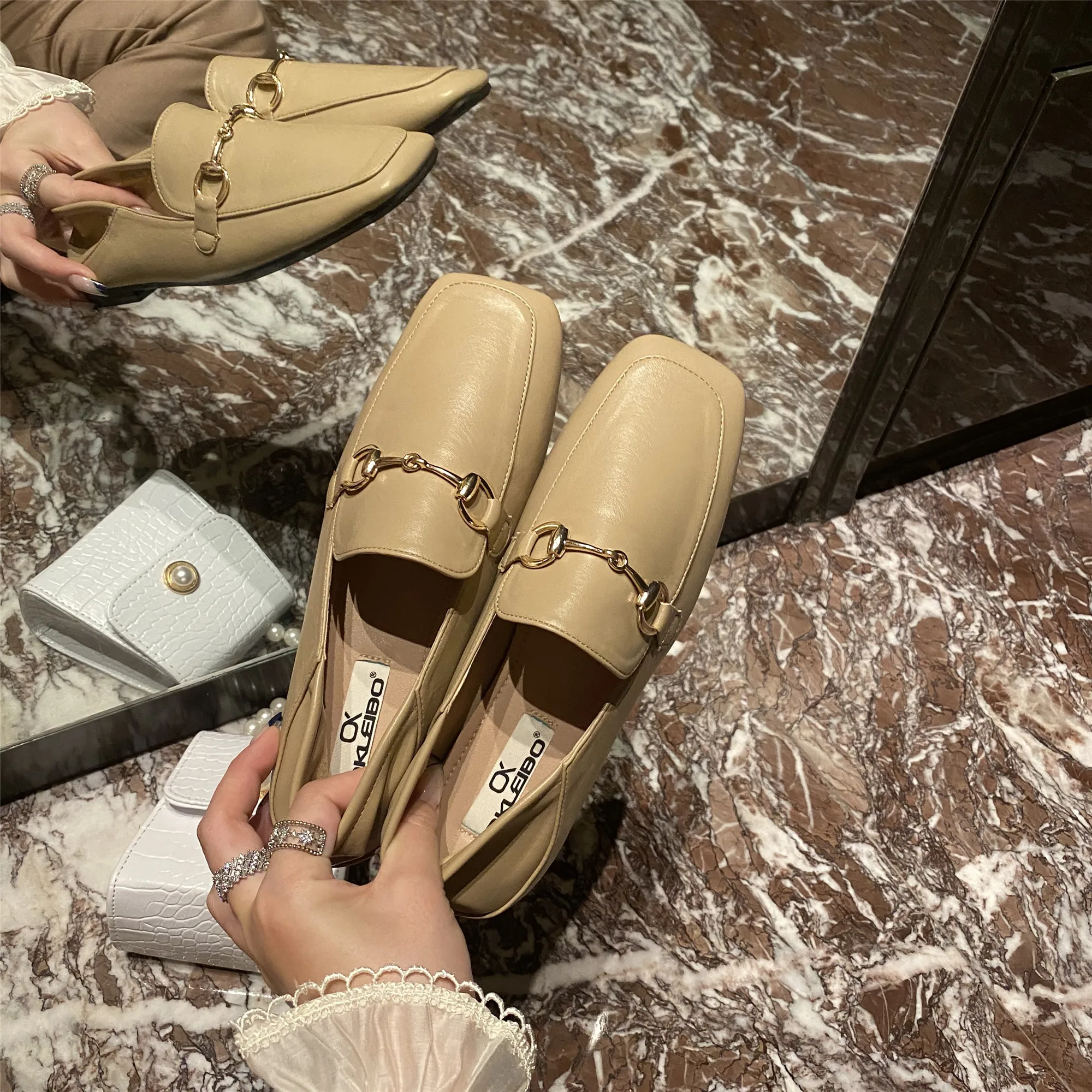 2021 Lente Vrouwen Slip Op Loafear Herfst Mode Dames Britse Metalen Gesp Platte Schoenen Neus Vrouwelijke Groene Casual
2021 Lente Vrouwen Slip Op Loafear Herfst Mode Dames Britse Metalen Gesp Platte Schoenen Neus Vrouwelijke Groene Casual