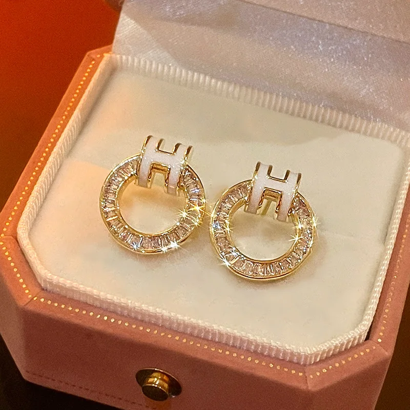 

Silver Needle Zircon Alphabet Design Sense of Temperament Diamond-studded High-end Light Luxury Earring s jewelry for women