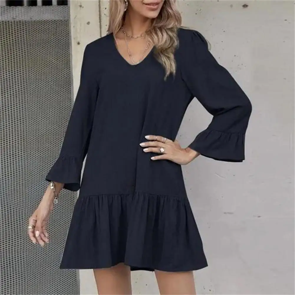 Women V Neck Dress Chic Autumn Dresses V-neck Pleated Patchwork with Trumpet Sleeves Soft Hem Solid Colors Above Knee for Women
Women V Neck Dress Chic Autumn Dresses V-neck Pleated Patchwork with Trumpet Sleeves Soft Hem Solid Colors Above Knee for Women