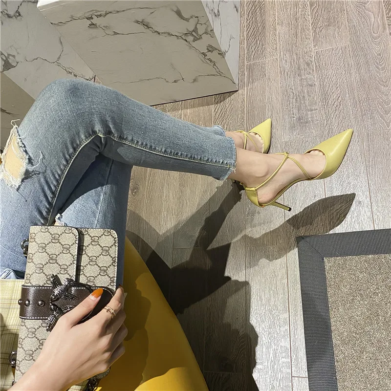 2022 New High Quality Brand Women Stiletto Sandals All-match Fairy Elegant Single Shoes Formal Dress Party Fashion Women's Shoes
2022 New High Quality Brand Women Stiletto Sandals All-match Fairy Elegant Single Shoes Formal Dress Party Fashion Women's Shoes