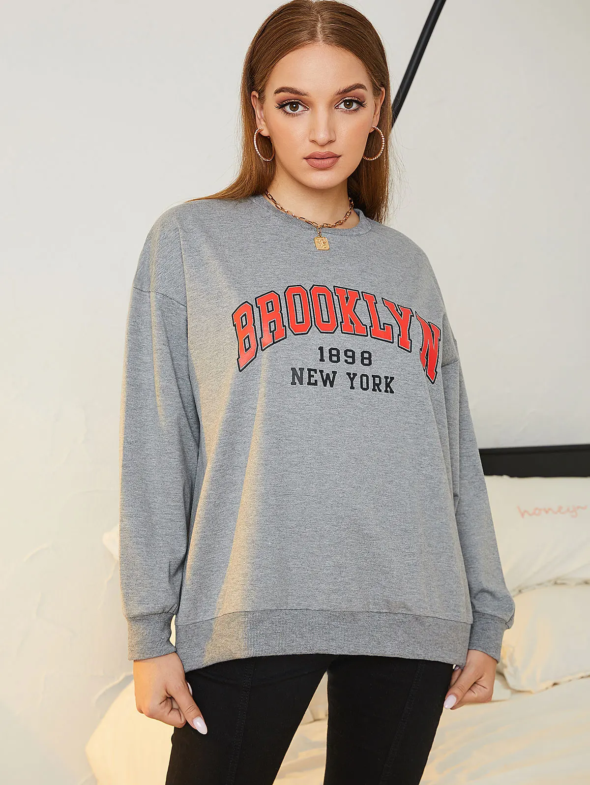 ZAFUL Drop Shoulder BROOKLYN Graphic Sweatshirt
ZAFUL Drop Shoulder BROOKLYN Graphic Sweatshirt