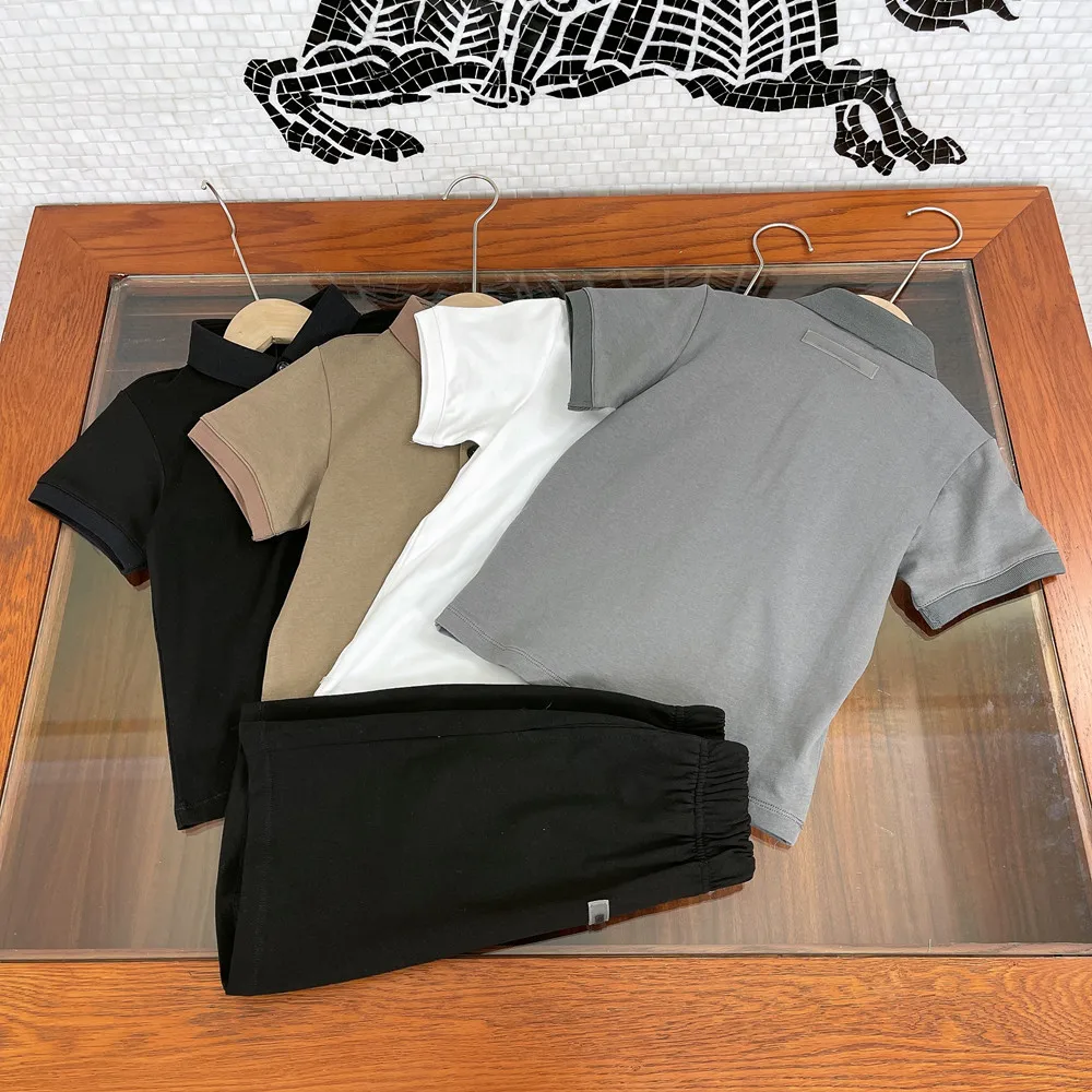 Designer children's suit boys' fashion summer clothes children's casual Lapel T-shirt + sports shorts two-piece fashion suit
Designer children's suit boys' fashion summer clothes children's casual Lapel T-shirt + sports shorts two-piece fashion suit