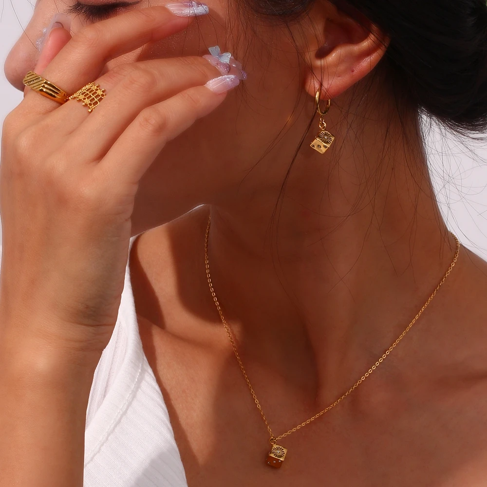 Trendy Stainless Steel 18K Gold Plated Mini Micro Inlaid Stereo Small Dice Pendant Chain Necklace For Woman Charm Jewelry Set
Trendy Stainless Steel 18K Gold Plated Mini Micro Inlaid Stereo Small Dice Pendant Chain Necklace For Woman Charm Jewelry Set