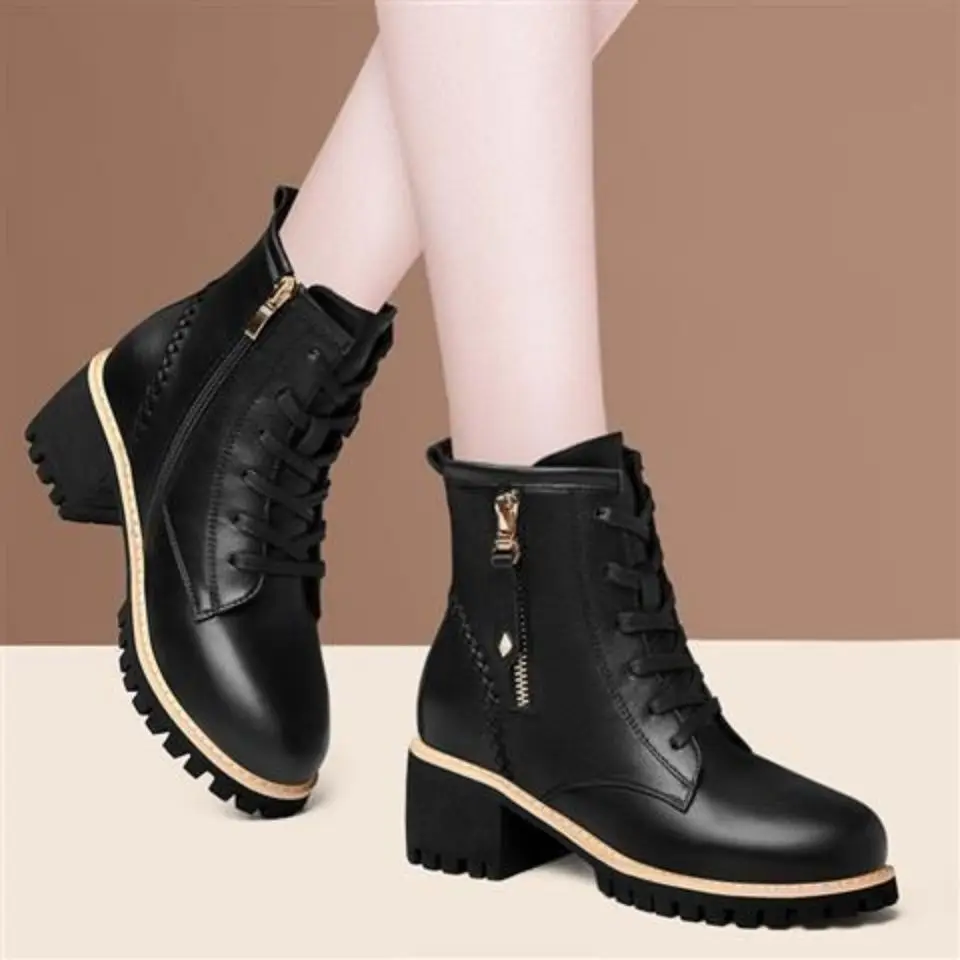2022 Women Shoes Boots Ankle Autumn British Wind Genuine Leather Thick with Fur Ladies Short Boots Motorcycle Women Women Shoes
2022 Women Shoes Boots Ankle Autumn British Wind Genuine Leather Thick with Fur Ladies Short Boots Motorcycle Women Women Shoes