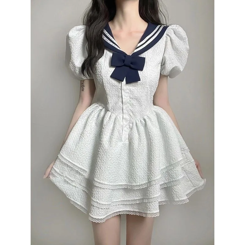 Платье-мини женское в стиле «Лолита» с рукавами-фонариками
Платье-мини женское в стиле «Лолита» с рукавами-фонариками
